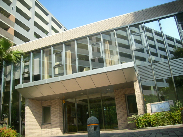 建物外観　バリバリの分譲マンション