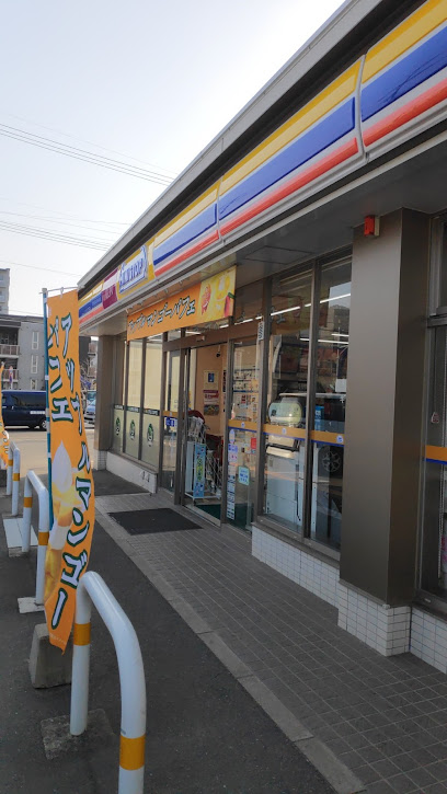 コンビニ　ミニストップ 福岡女原店（コンビニ）まで382m