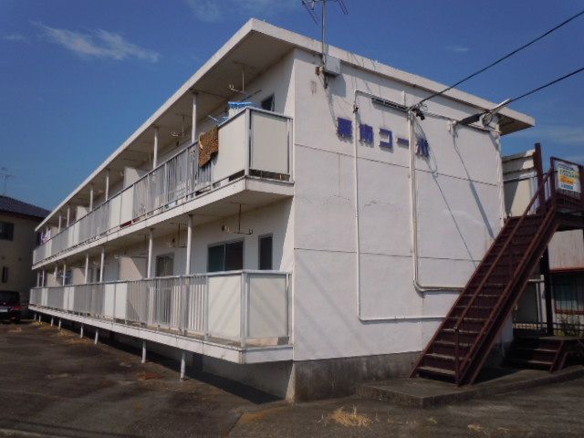 静岡市駿河区西島のアパートの建物外観