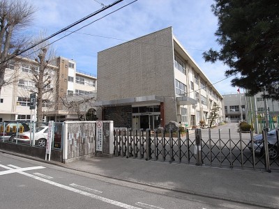 中学校　星ヶ丘中（中学校）まで300m