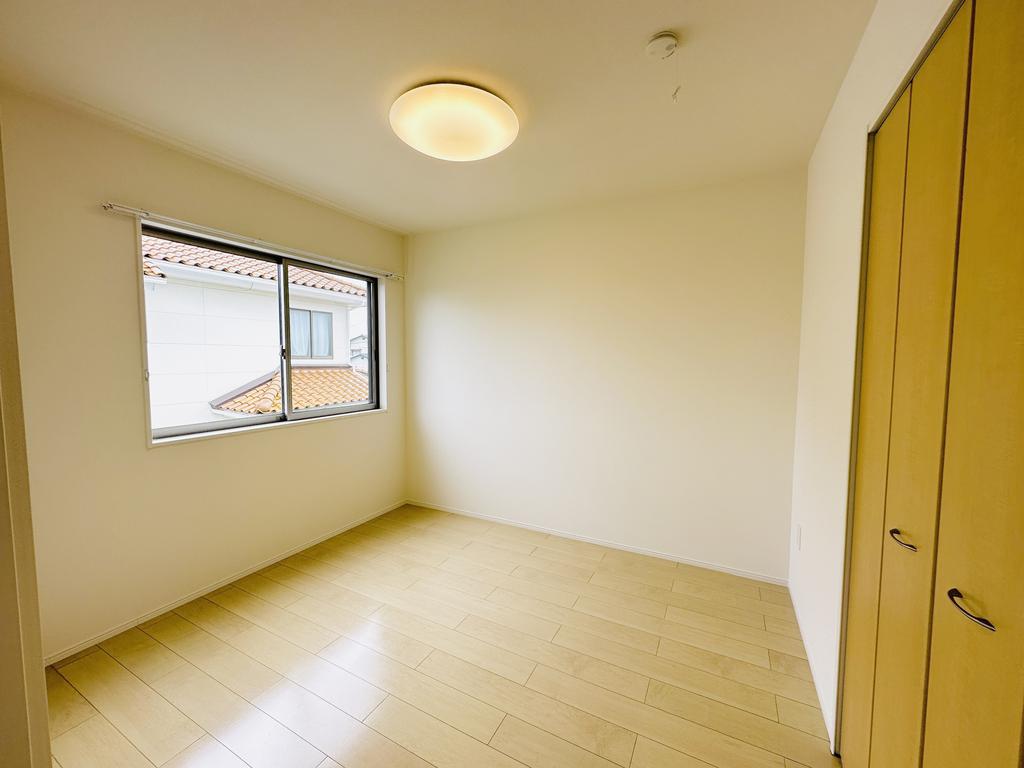 その他部屋・スペース　南側の洋室です