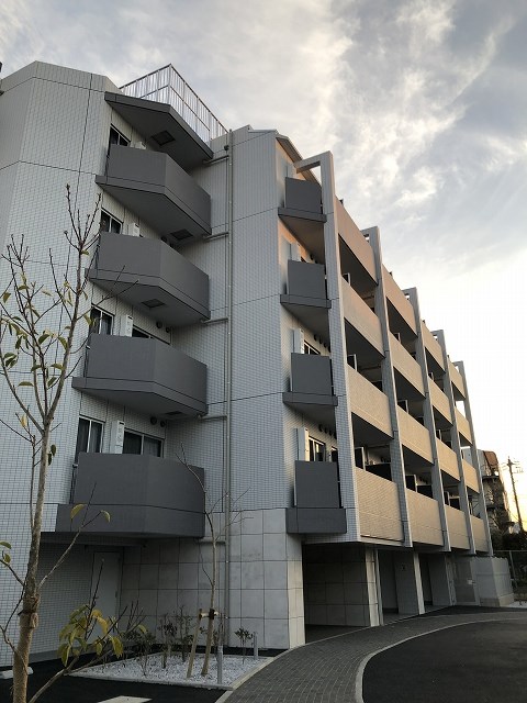 【大田区本羽田のマンションの建物外観】