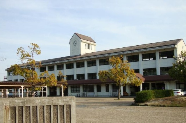 【イワタニガーデンハイツの中学校】