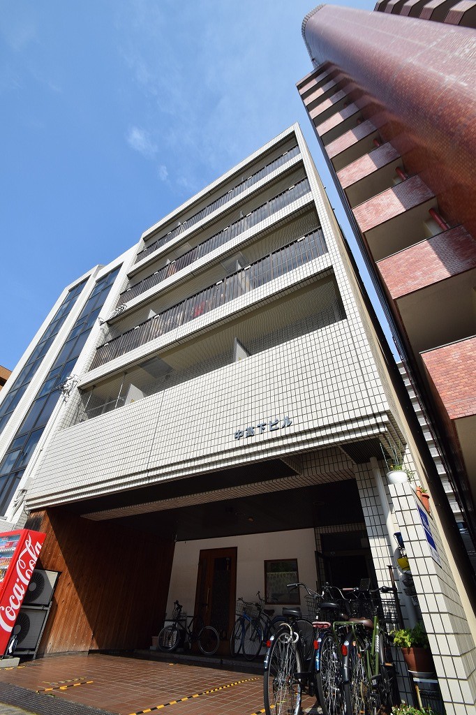 広島市中区加古町のマンションの建物外観