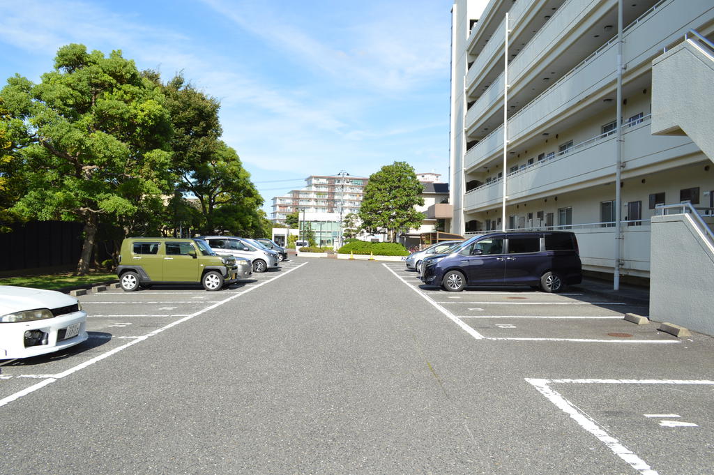 【メゾンロベリアの駐車場】