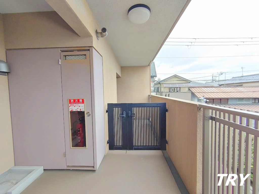 その他共有部分　角部屋につき専用ポーチあり