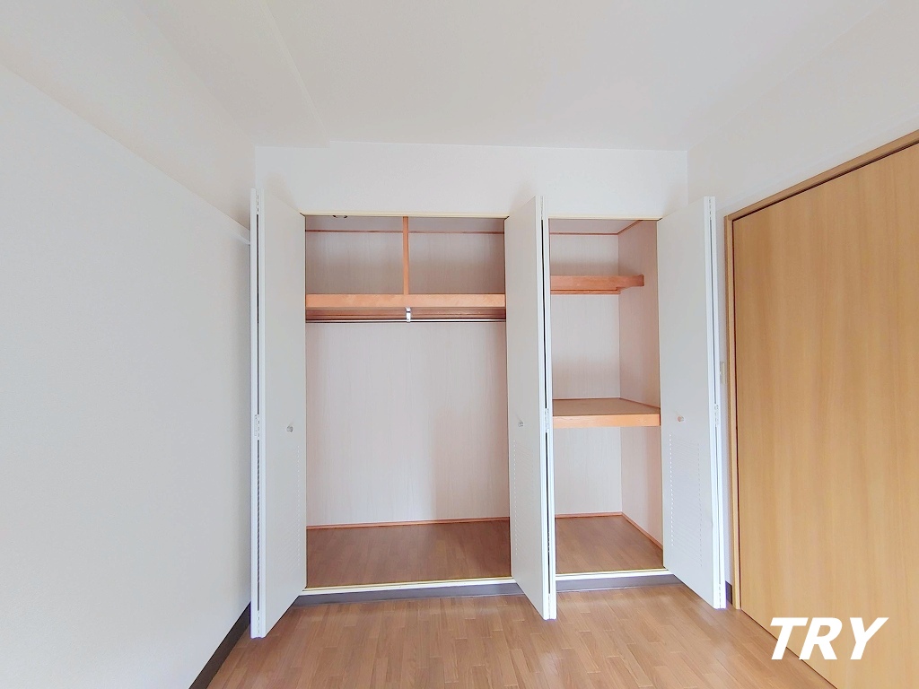 収納　たっぷり収納できる洋室クローゼット