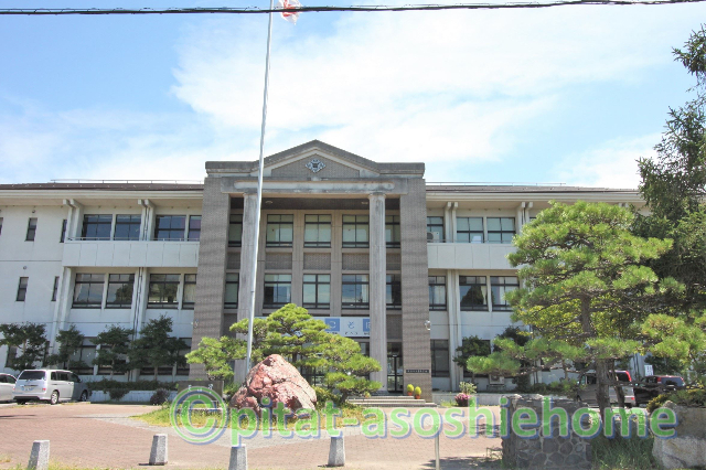 【長浜市勝町のマンションの中学校】