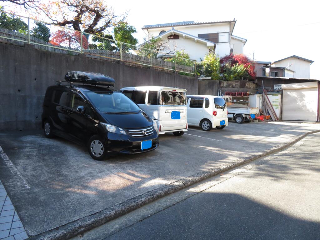 【スターハウス３の駐車場】