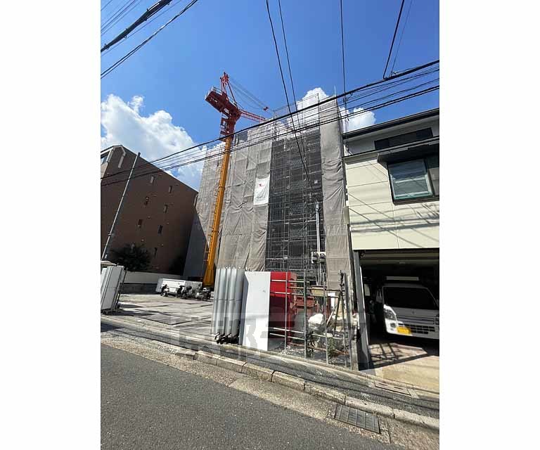 【京都市下京区西七条石井町のマンションの建物外観】