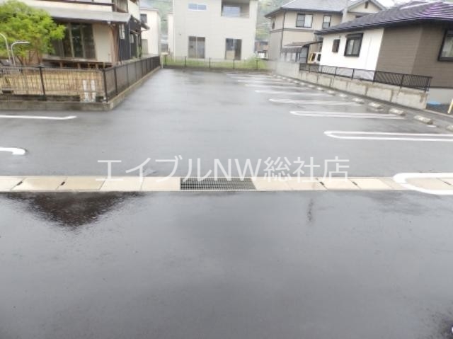 【倉敷市真備町箭田のアパートの駐車場】