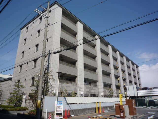 【京都市右京区西院四条畑町のマンションの建物外観】