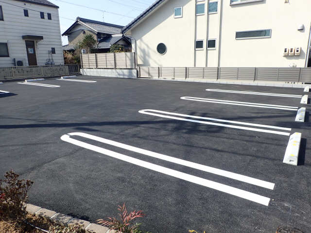 【リオリエント西岐阜の駐車場】