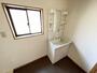 洗面設備　窓あります