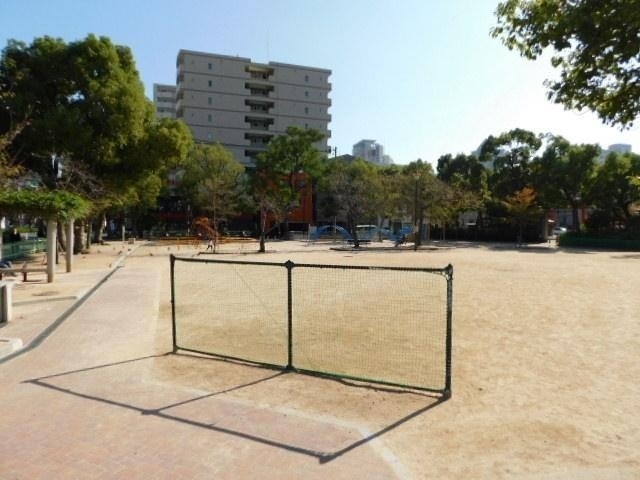 【ワールドアイ神戸湊町の公園】