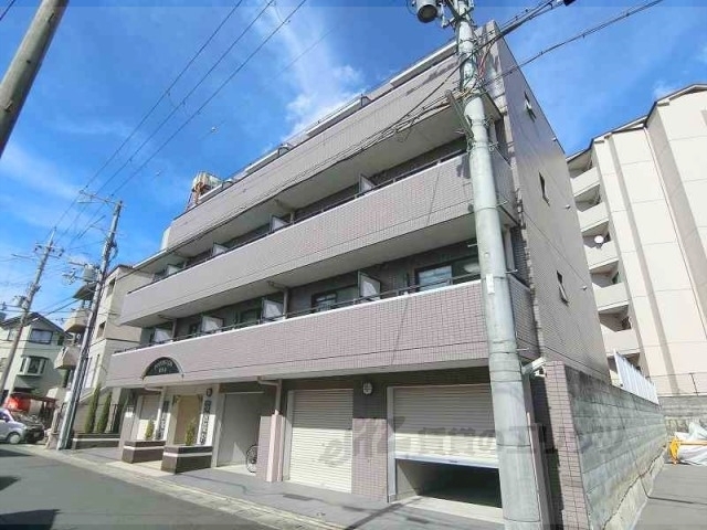 【京都市左京区北白川東久保田町のマンションの建物外観】