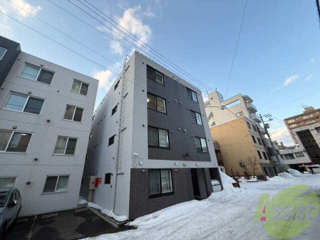 【ラフィーネ東札幌の建物外観】