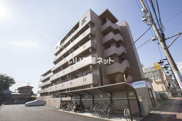 【伊勢原市伊勢原のマンションの建物外観】