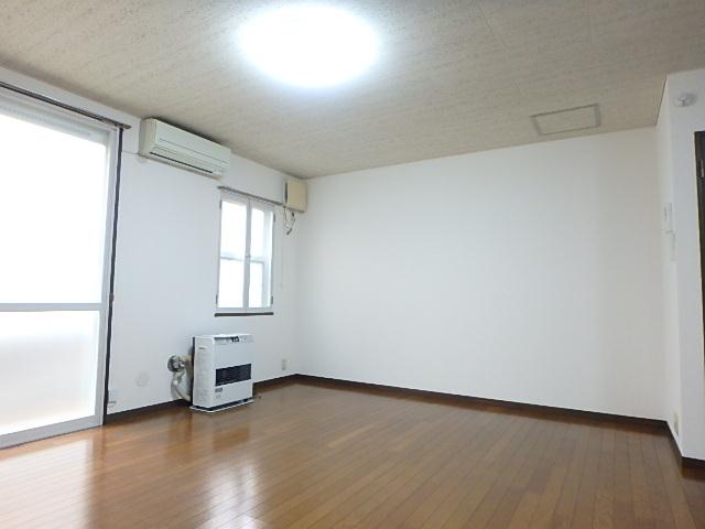 居室・リビング　冷暖房完備です。