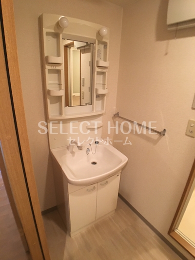 洗面設備　独立洗面化粧台が付いています 同型タイプ