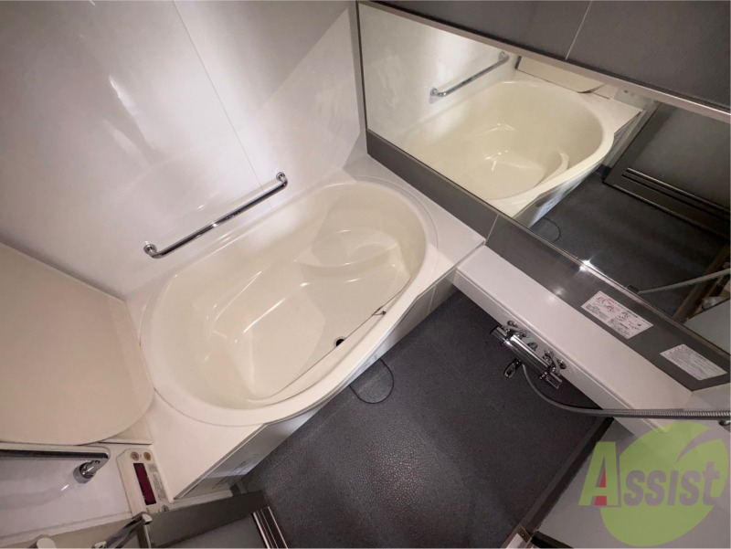 バス・シャワールーム　お風呂になります。一日の疲れを癒してくださいね。