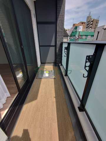 バルコニー　クレストコート新宿山吹　※同タイプの別部屋写真です