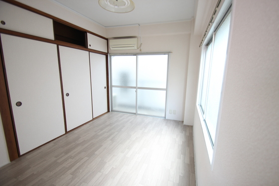 居室・リビング　※別号室の写真です