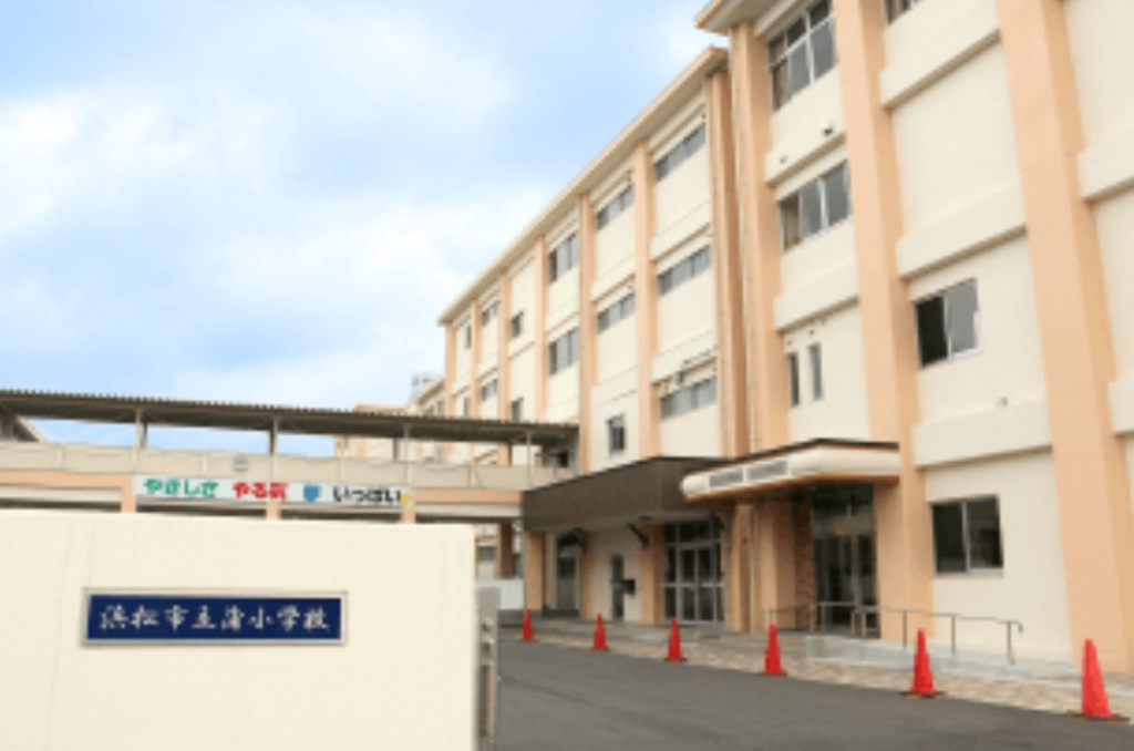 小学校　浜松市立蒲小学校（小学校）まで834m
