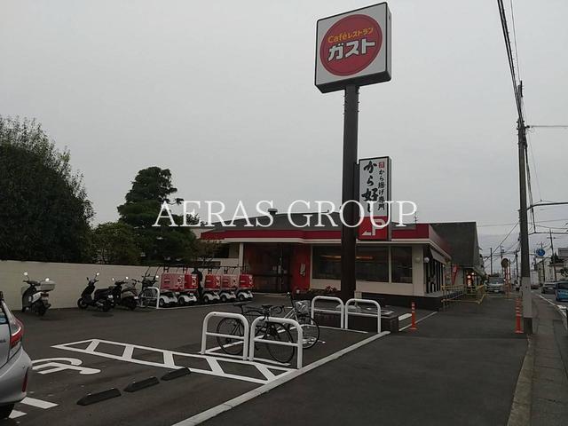 飲食店　ガスト 高幡不動店（から好し取扱店）（飲食店）まで370m