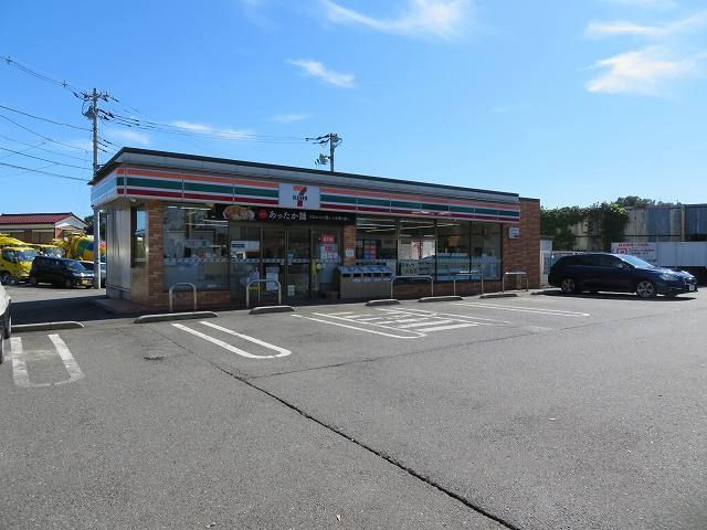 コンビニ　セブンイレブン（コンビニ）まで300m