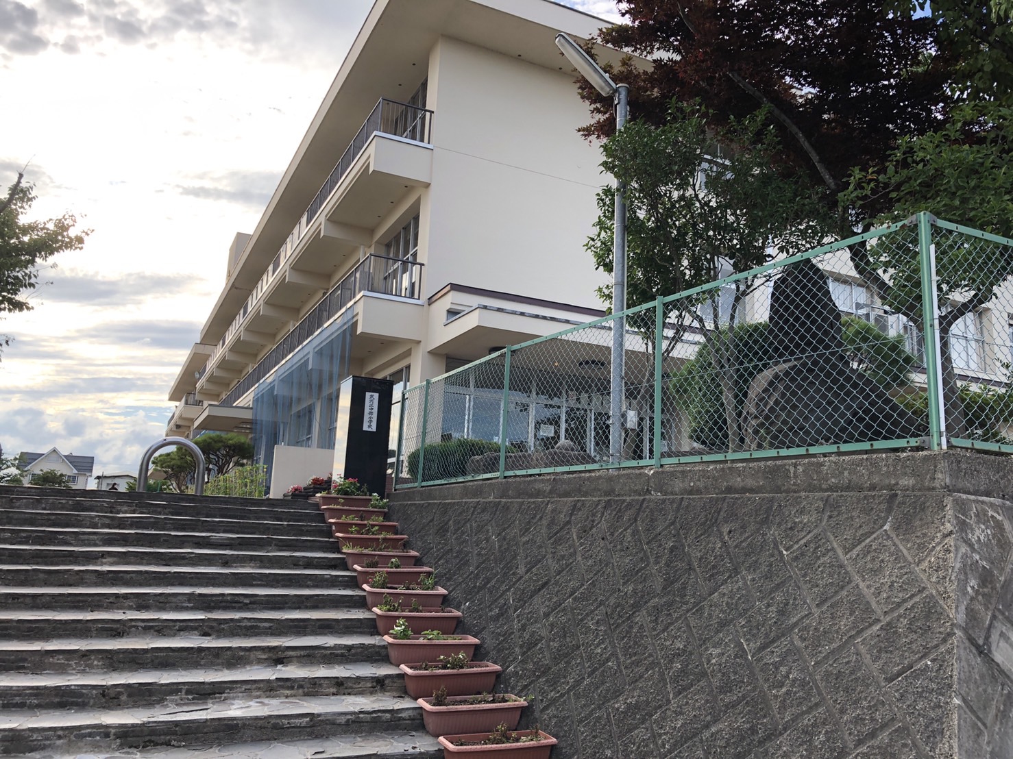 小学校　寒河江市立寒河江中部小学校（小学校）まで384m