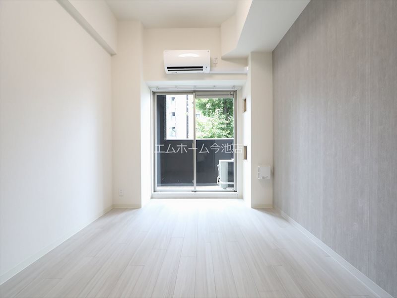 その他部屋・スペース　洋室6.4帖　エアコン付　バルコニーに面しています