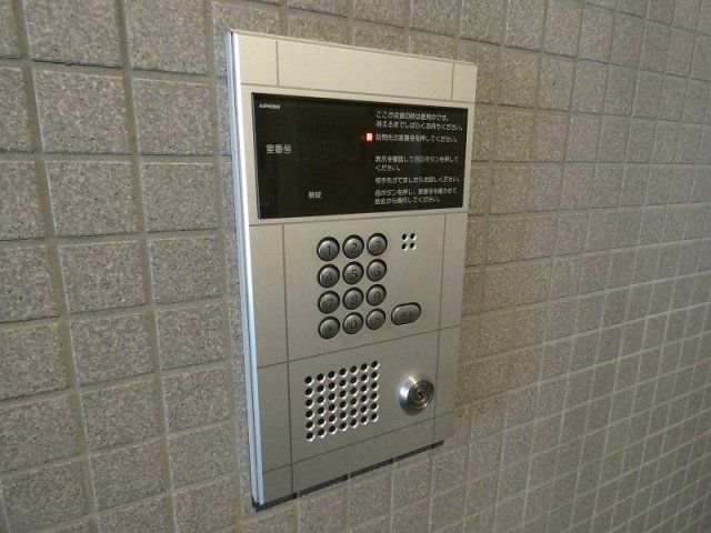 エントランス　オートロック付きです。