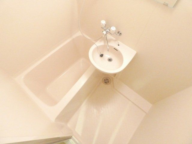 バス・シャワールーム　洗面付きの浴室です。