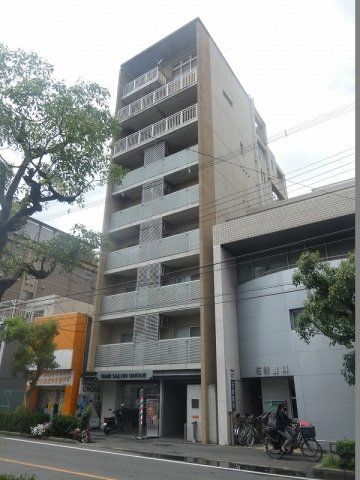 建物外観　鉄筋コンクリート造の9階建てのマンションです。