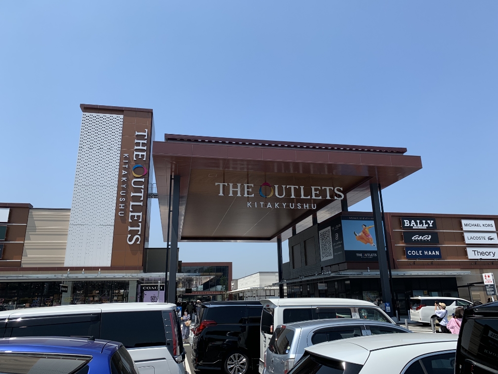 ショッピングセンター　THE OUTLETS（ショッピングセンター）まで1169m