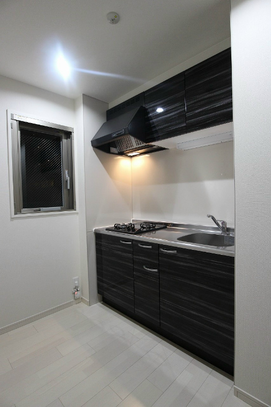 キッチン　キッチンに窓もあり使いやすいシステムキッチンです。