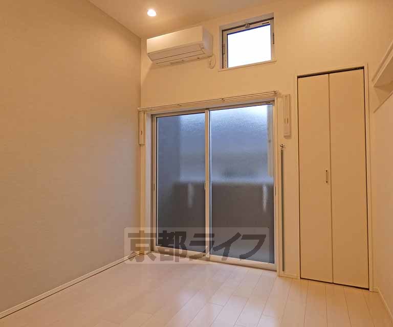 居室・リビング　広々としたお部屋です・
