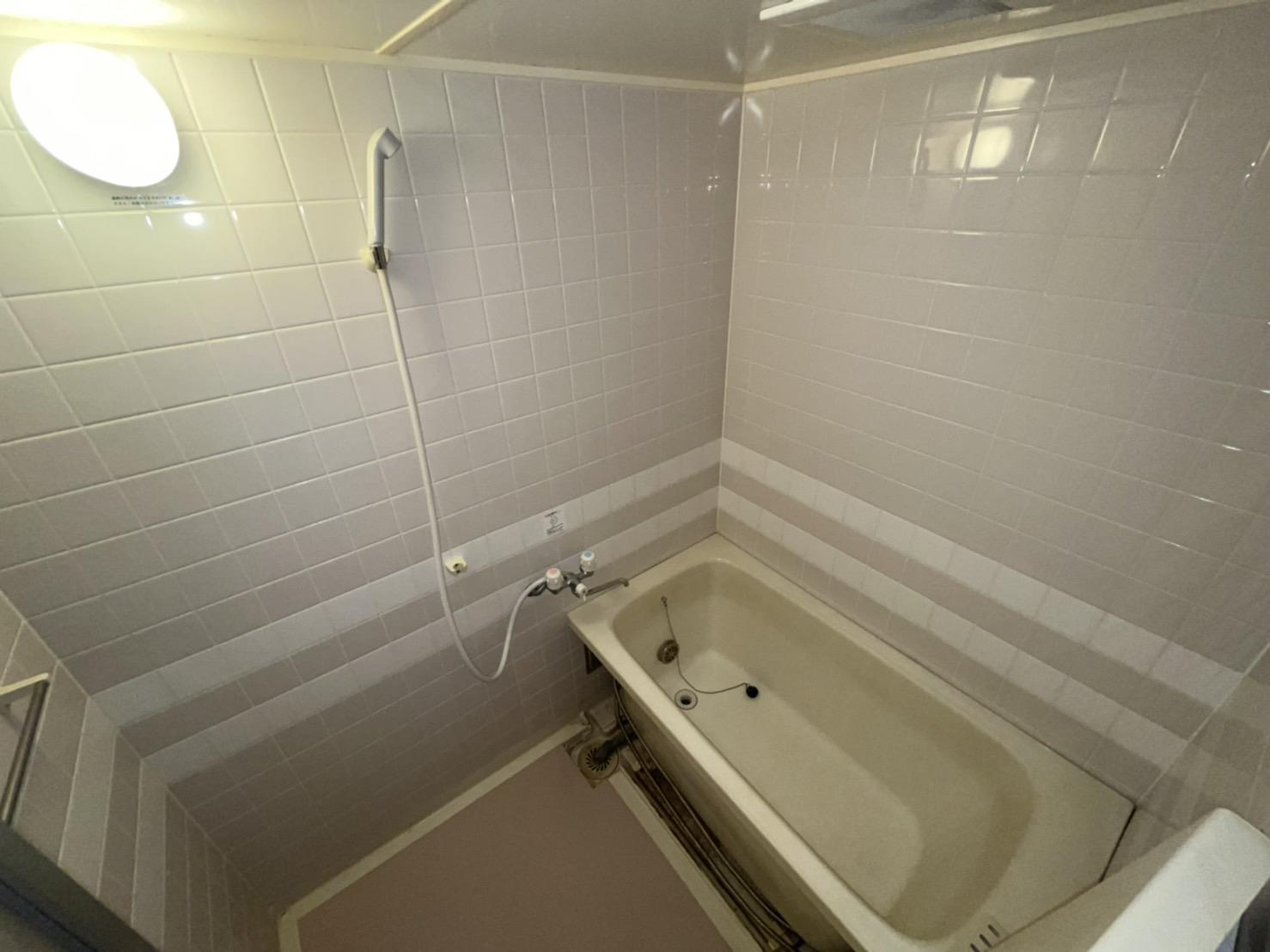 バス・シャワールーム　追い焚き付き浴槽