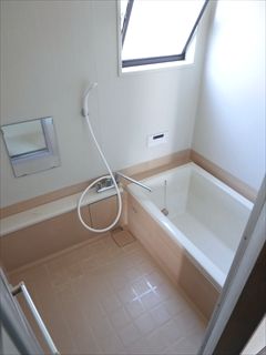 バス・シャワールーム　追い焚き・窓あり