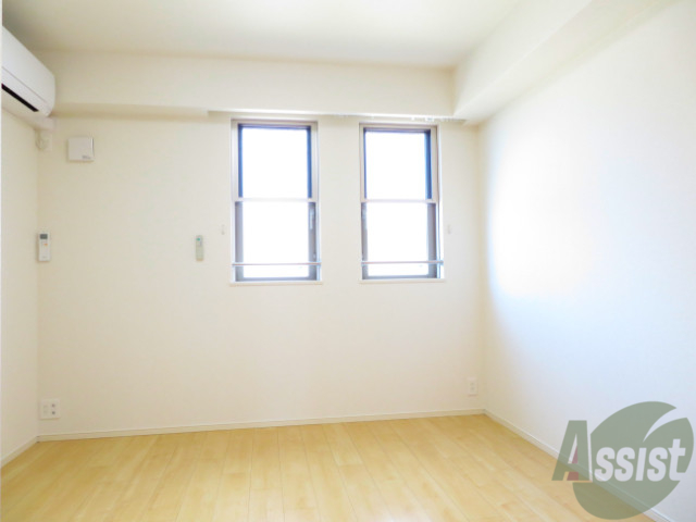 その他部屋・スペース　６帖の洋室です。広々として、きれいですね。