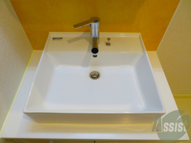 洗面設備　洗面台は独立していて使いやすそうです。