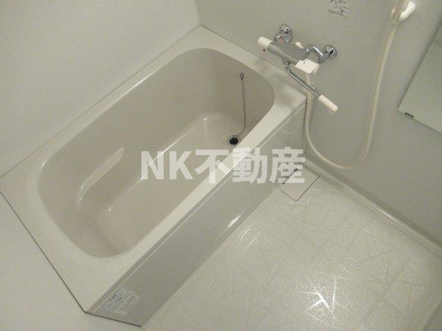 バス・シャワールーム　落ち着いた空間のお風呂です