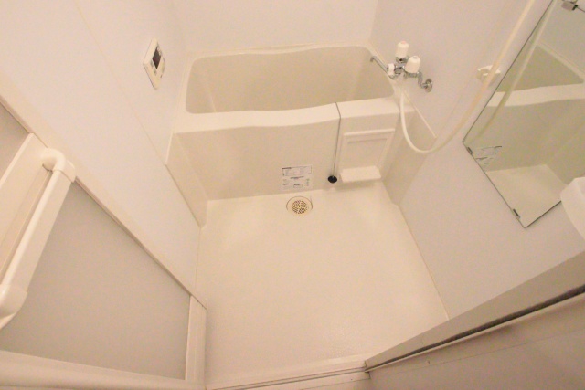 バス・シャワールーム　※別室の参考写真の為、現況優先です。