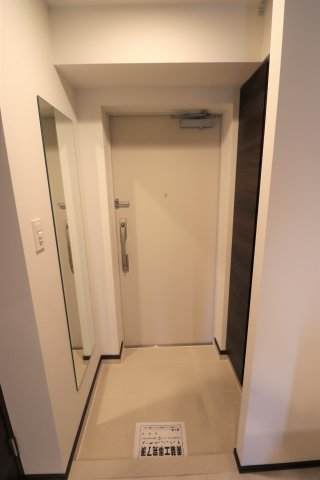 玄関　別タイプ参考写真