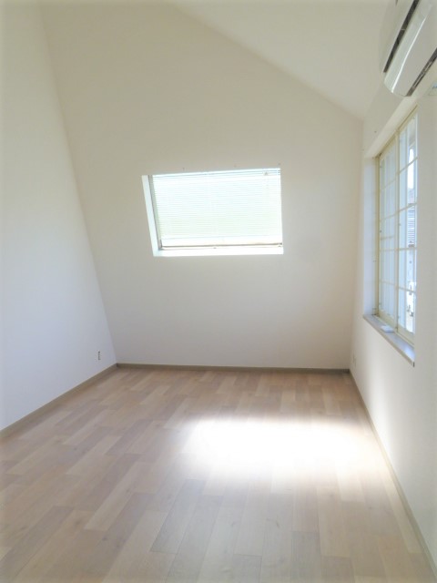 居室・リビング　明るい室内♪二面採光でいいですね☆