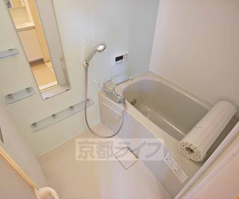 バス・シャワールーム　自動給湯付の浴室です。