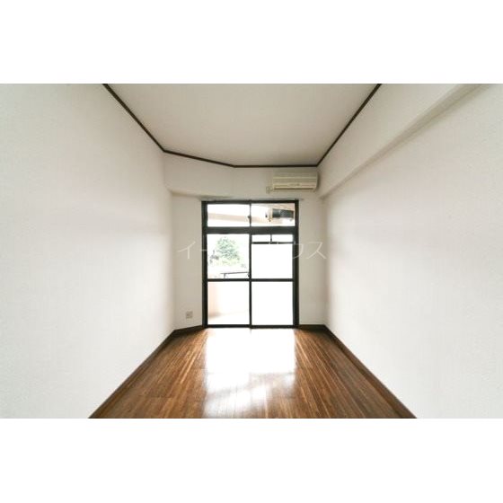 居室・リビング　別部屋写真使用