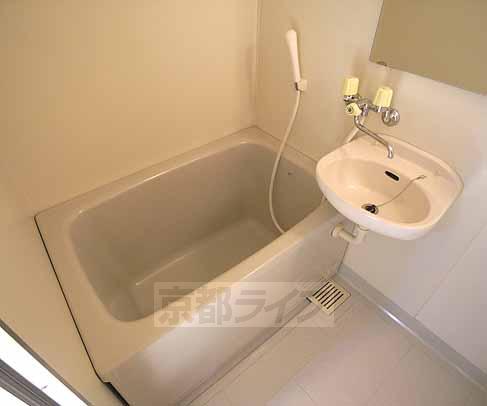 バス・シャワールーム　ゆったり休めるお風呂。