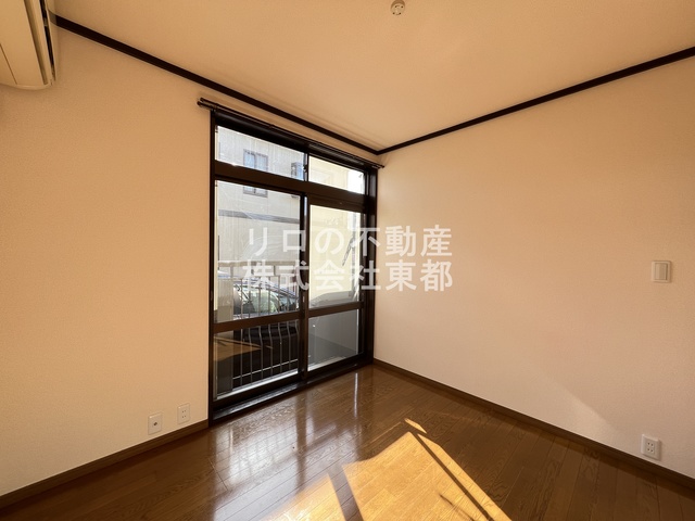 居室・リビング　ダイニングテーブルを置いたり自由にレイアウトできます☆